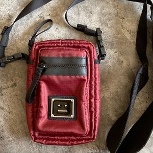 ACNE STUDIOS ARVEL PLAQUE FACE CROSS-BODY BAG